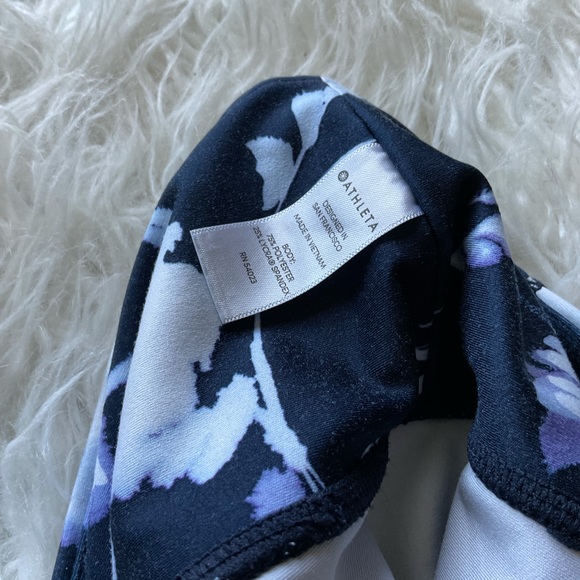 Athleta Water Flower‎ Salutation 7/8 Tight Leggings - Picture 9 of 9